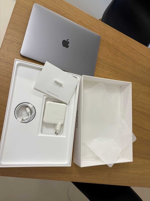 MacBook Pro 13 2018 CTO i7/16GB/512GB, 4x TB3, ca nou