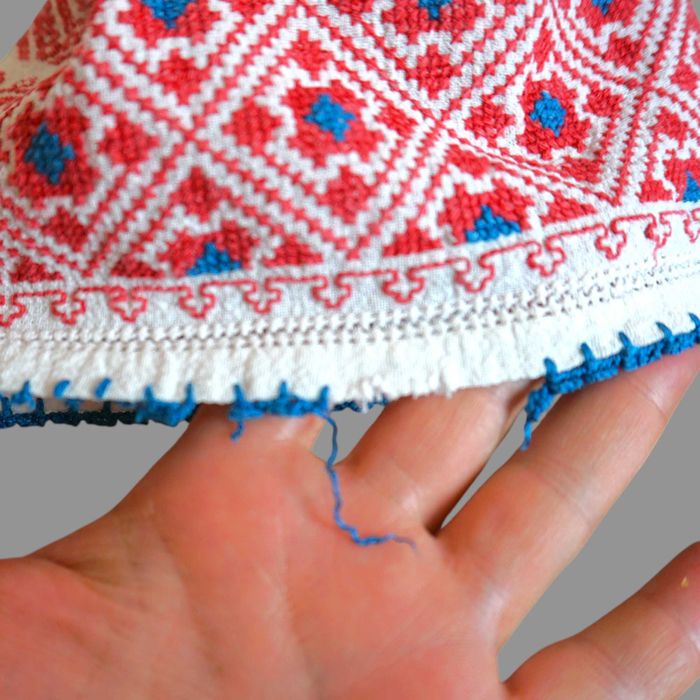 Costum popular oltenesc vechi cu ie cusuta manual , masura S-M