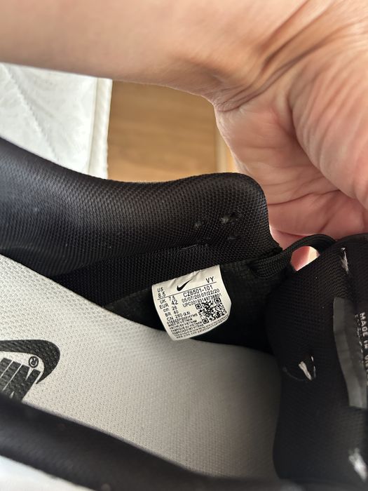 Продам кроссовки Nike