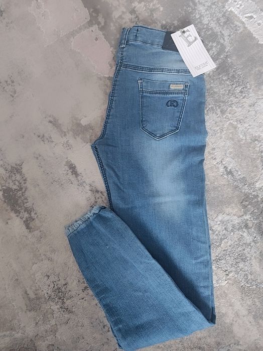 Blugi fete 13-14 ani