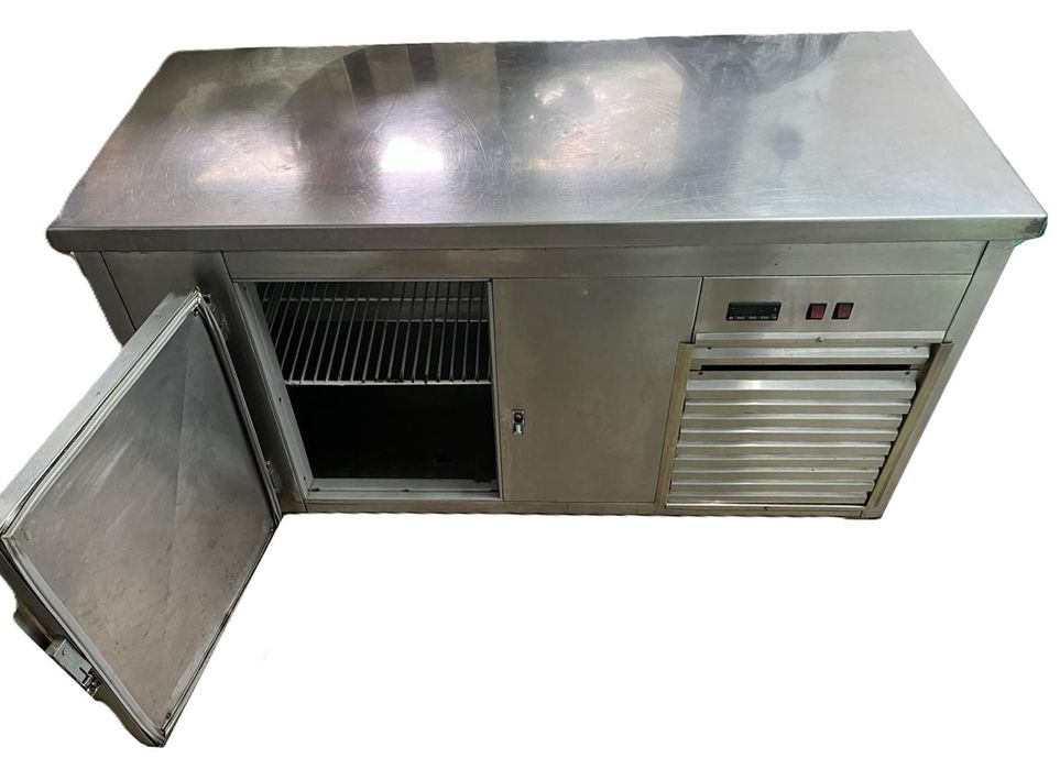 Хладилна маса за заведение