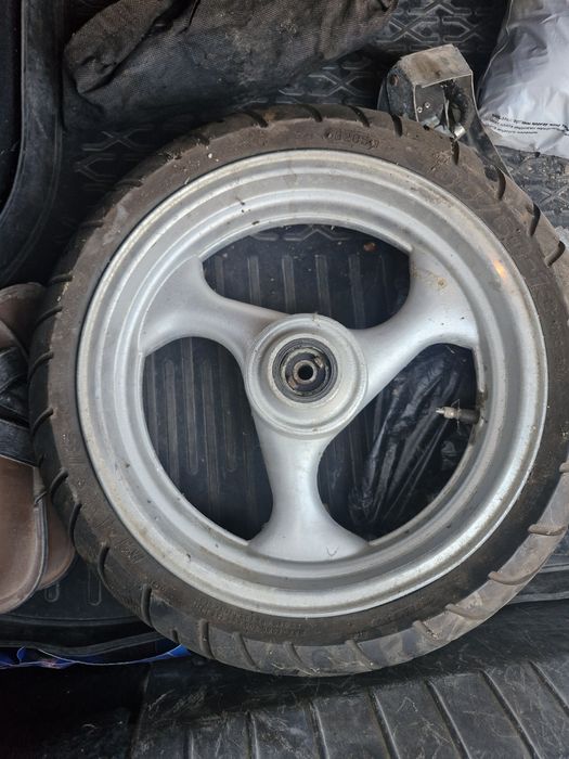 Продам колесо на скутер