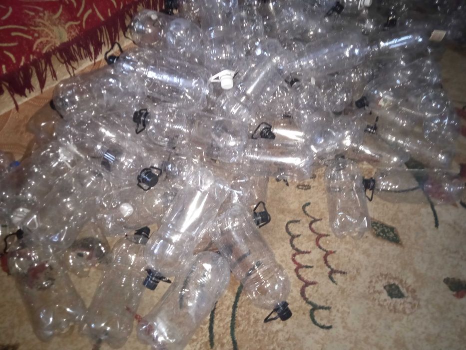 ПРОДАМ БУТЫЛКИ пластиковые из-под пива 1, 1,5, 2 и 3 литровые ! Чистые