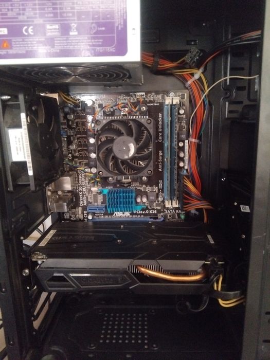 Vând pc gaming perfect pentru jocuri cs2 gta5 fornite my summer car