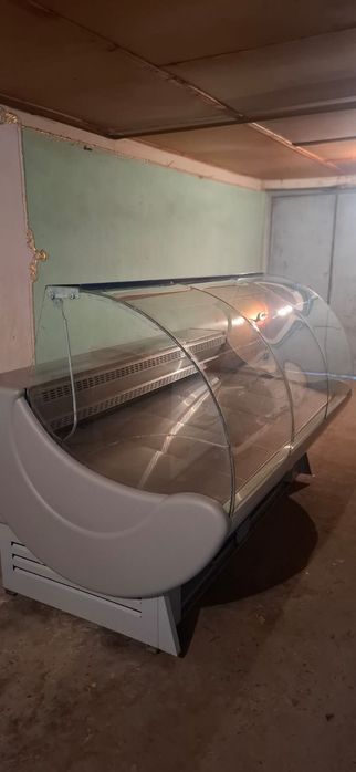 Холодильник витринный