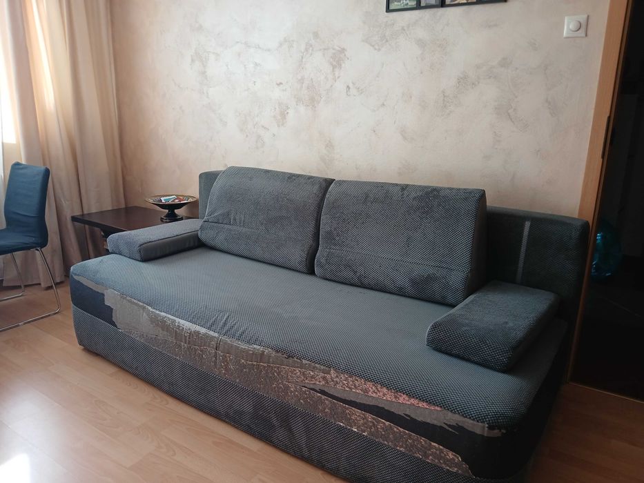 Canapea mare, extensibila,gri, fara brate,material catifelat.