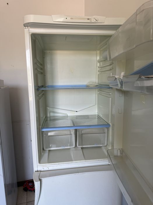 Холодильник.     .