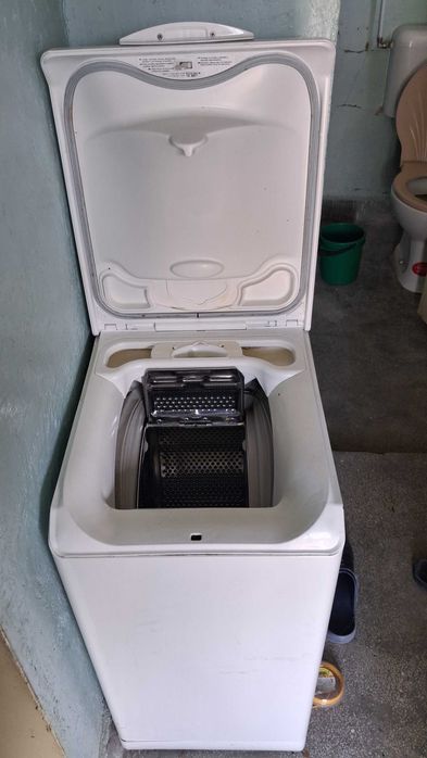 Пералня с горно зареждане