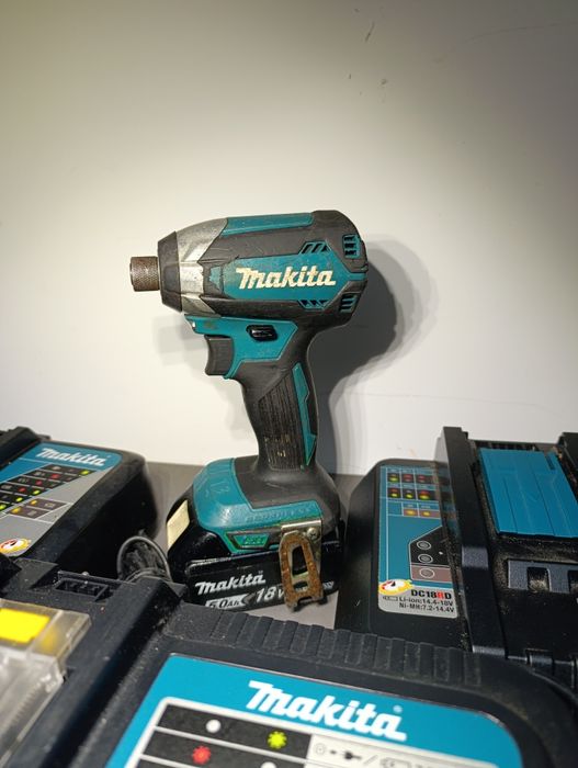 Filetanta cu impact Makita și încărcătoare  DC36RA DC18RD