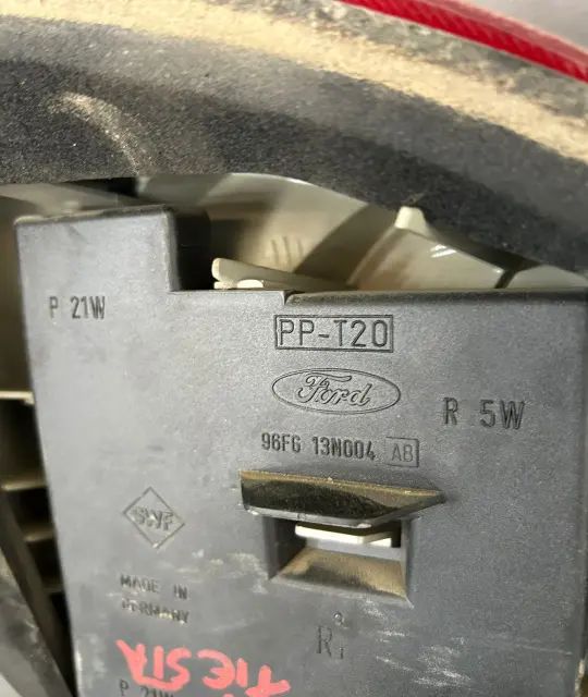 Lampa / Tripla stop dreapta pe aripa Ford Fiesta 1999 1.8 D MT (59 hp)