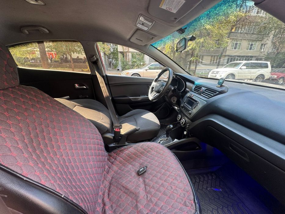 продаю машину kia rio 2012