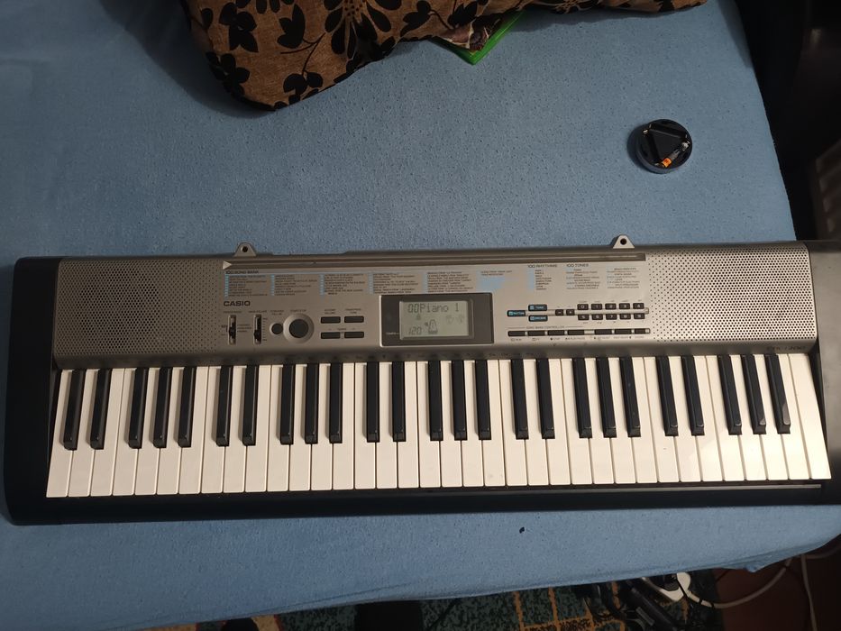Orgă casio ctk 1300 are 61 clape si 5 octave