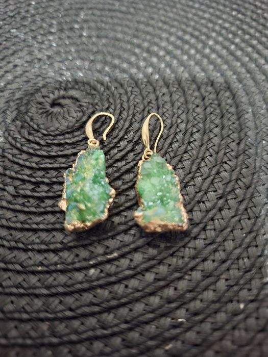 Cercei cuart Aura verde placați cu aur 4.7 cm