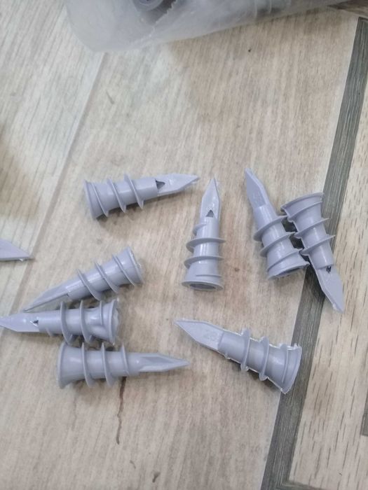 продам шурупы пластиковые