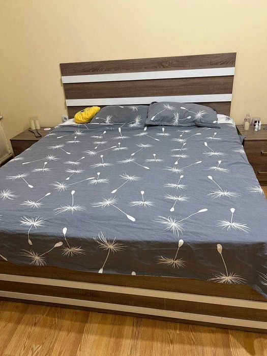 Спальный гарнитур. В отличном состоянии. Делали под заказ.