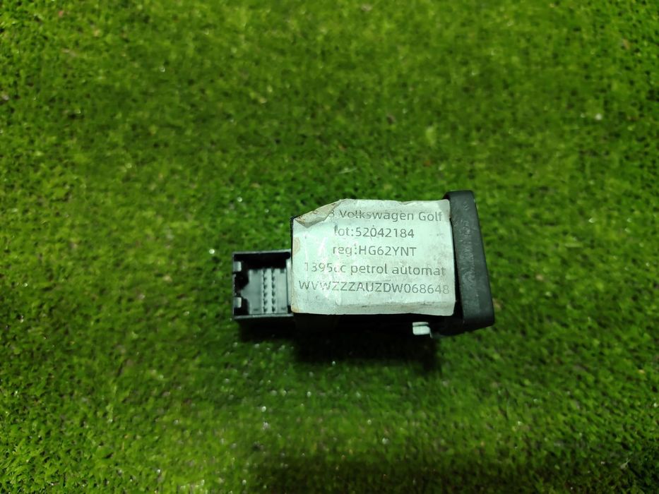 BUTON FRANA DE MANA VOLKSWAGEN GOLF 6 1.4 TSI BENZINA 2013 COD OEM 560927225B / HATCHBACK 2012-2019