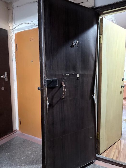 Продам железную дверь