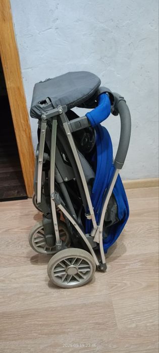 Продам детскую прогулочную коляску.