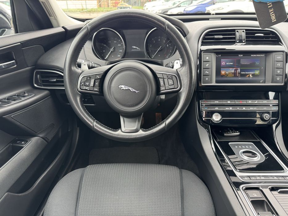 Jaguar XE  2018 2.0Benzina Automat