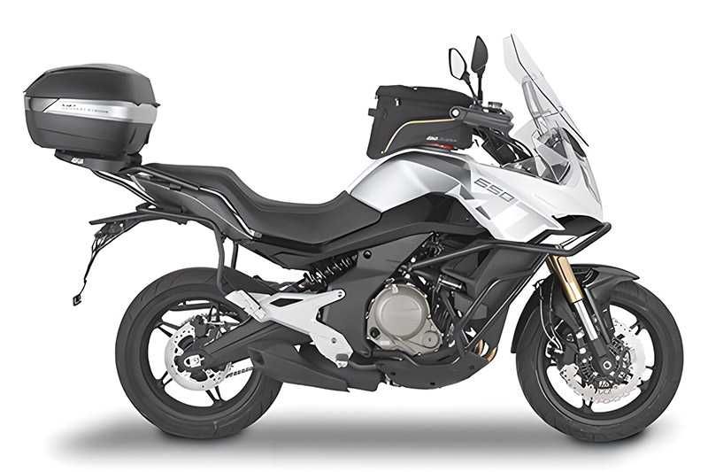 Новый мотоцикл CFMOTO 650MT с боковыми кофрами