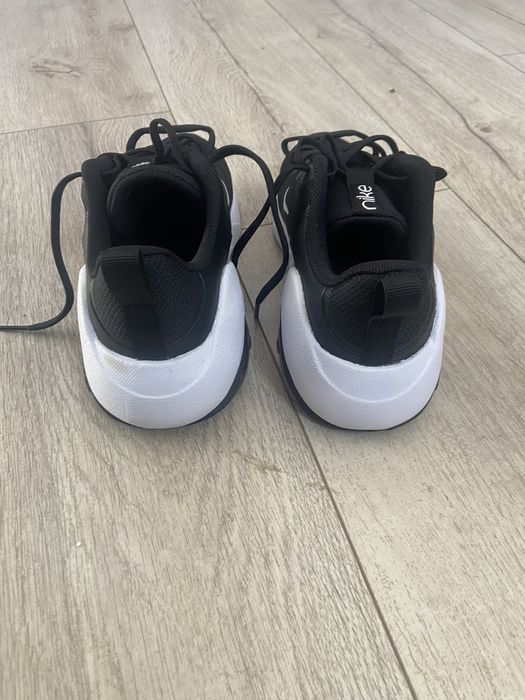Дамски маратонки Nike Bella 7 / menta / black and white /