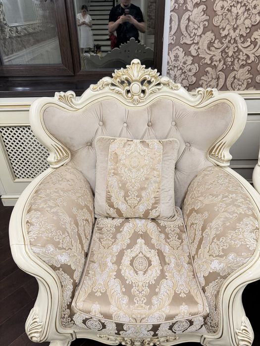 Продаю  диван…..