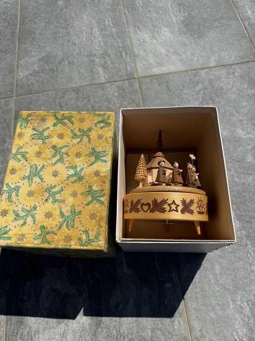 Cutie muzicala din lemn