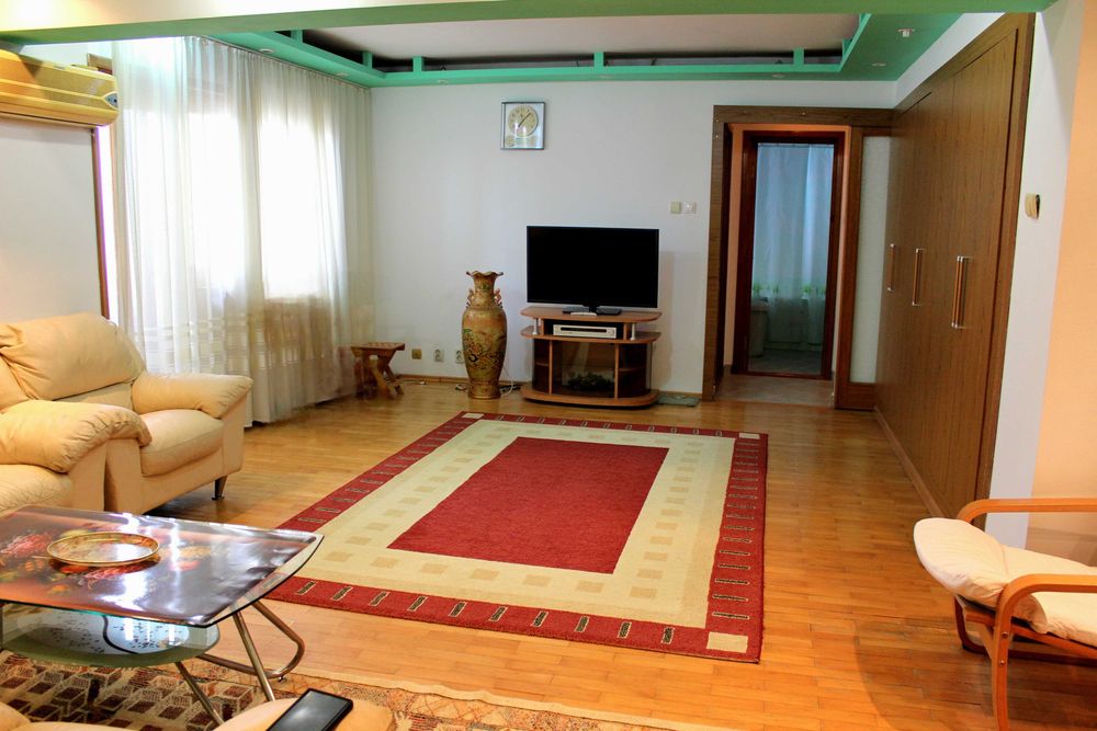 Apartament de Vanzare pe Blvd. 1 Decembrie, 3 camere, 84 Mp.