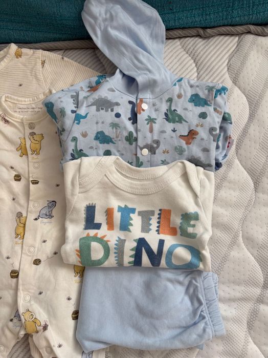 Запазени и нови бебешки дрешки