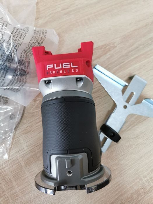 Freză milwaukee m18 model destinat pietei de America