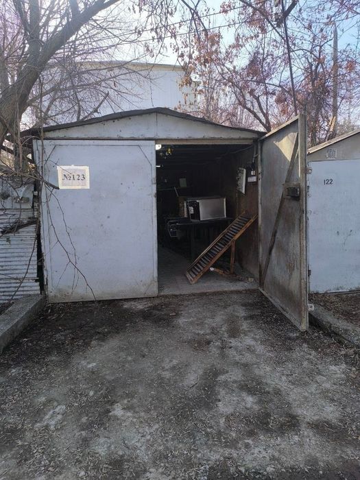 Продам свой гараж.