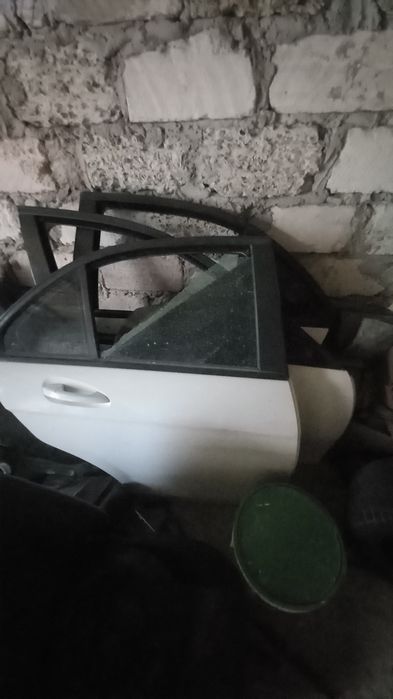 Мерс 204 есыктеры