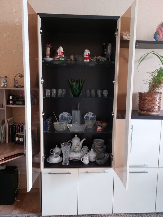 Шкаф для посуды.