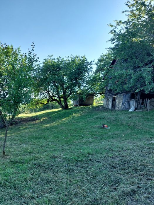 Vand teren intravilan si casa