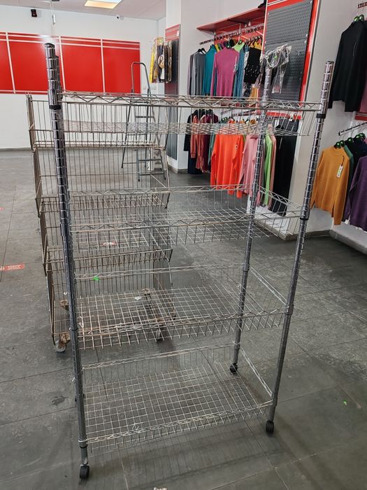 Suporți haine,rafturi