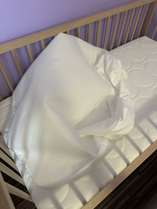 Patut din lemn, Ikea, cu saltea cu spuma, nou