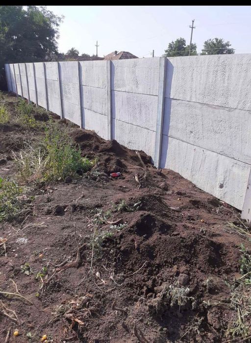 Gard de beton simplu fără model