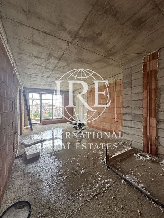 Продава се Четиристаен апартамент в Варна, Цветен квартал - 140 кв.м за 1779 €/кв.м - Снимка #11