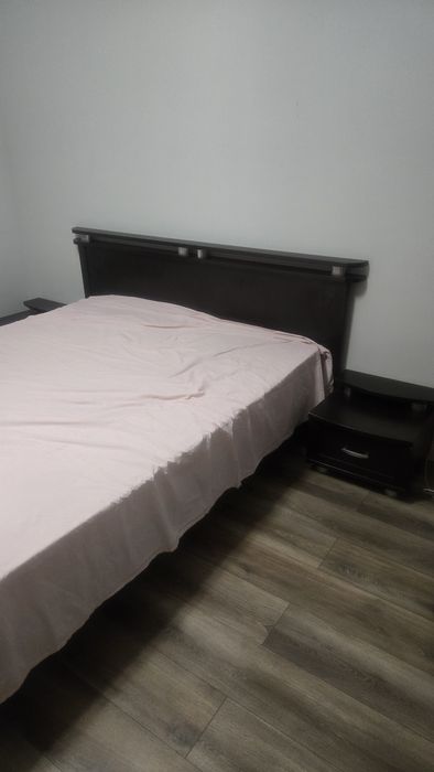 Продам кровать с тумбочками