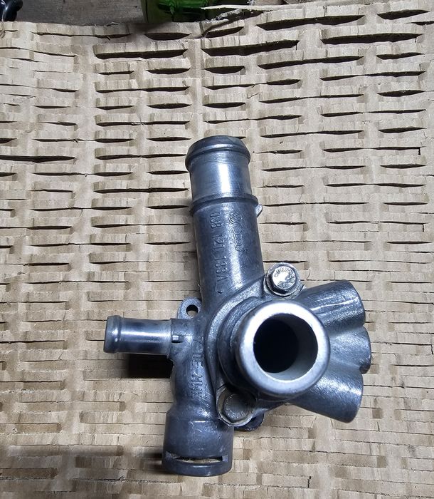 Flanșă lichid răcire golf 4 skoda passat 1.9tdi