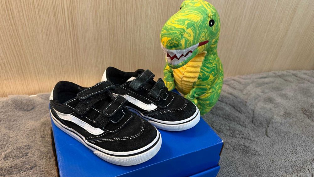 Детски гуменки VANS 26 маратонки момче черни