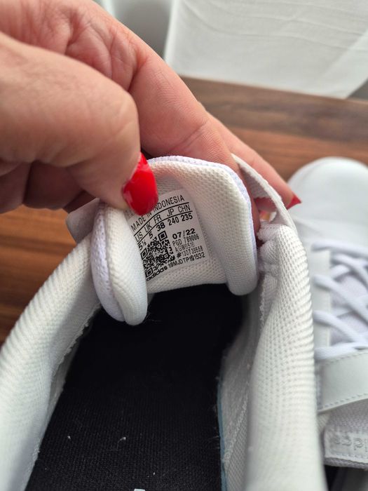 Бели маратонки Adidas