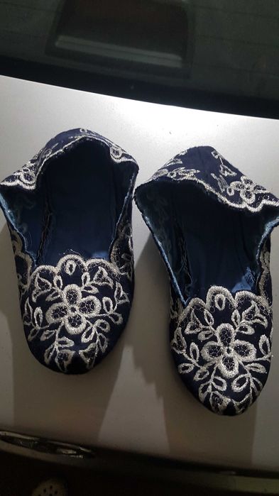 Родопски терлици с ръчна бродерия от копринен конец