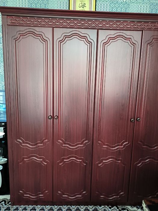 Спальный гарнитур из массива, шкаф, кровать и трюмо зеркало