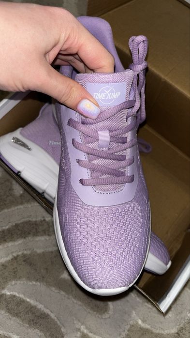 Новые кроссовки от кари р41