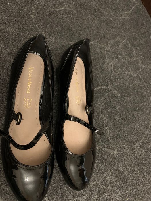 туфли б/у черного цвета .