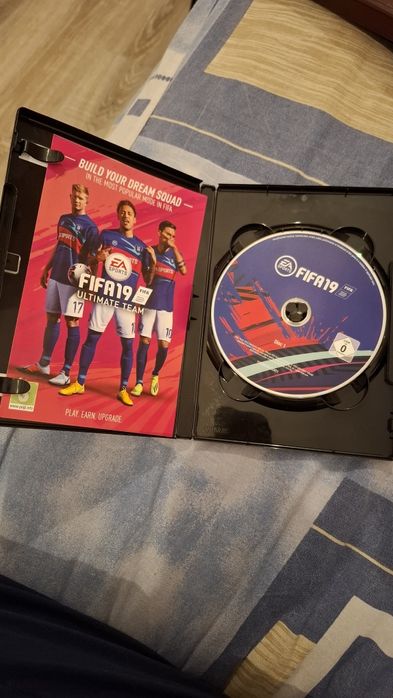 Vând FIFA 19 PC original