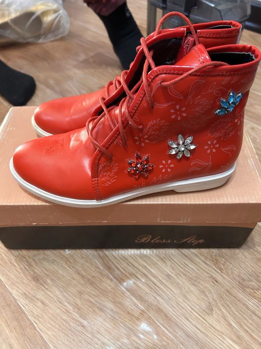 Күз көктемгі аяқ киім сатылады