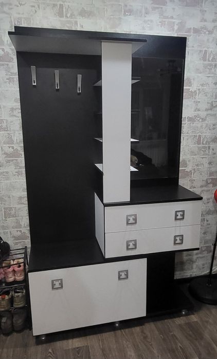 Продам прихожую.