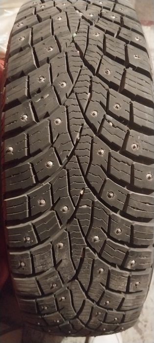 Продам б/у зимнюю резину